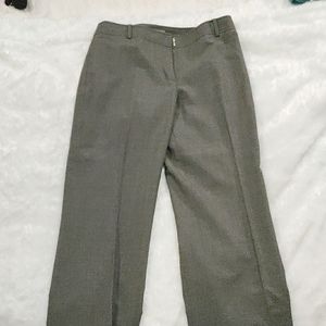 Grey Business Pant Designer Ann Taylor Size 6 Great condition- good quality.